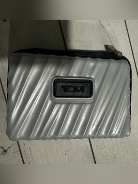 Tumi Metallic Silver Ridged Card Case with Black Trim Plastic Empty